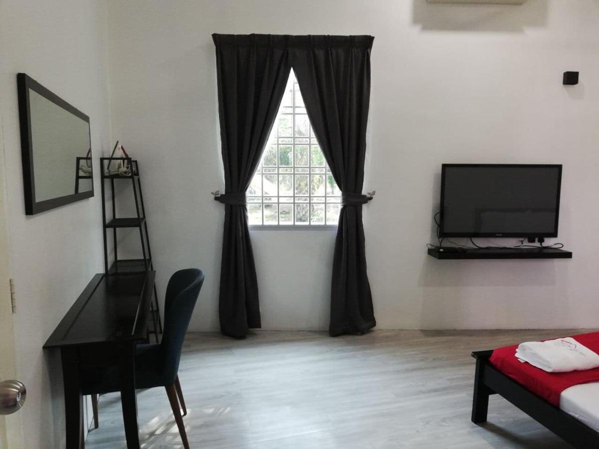 Roomstay Hj Esmon Parit Raja Uthm מראה חיצוני תמונה