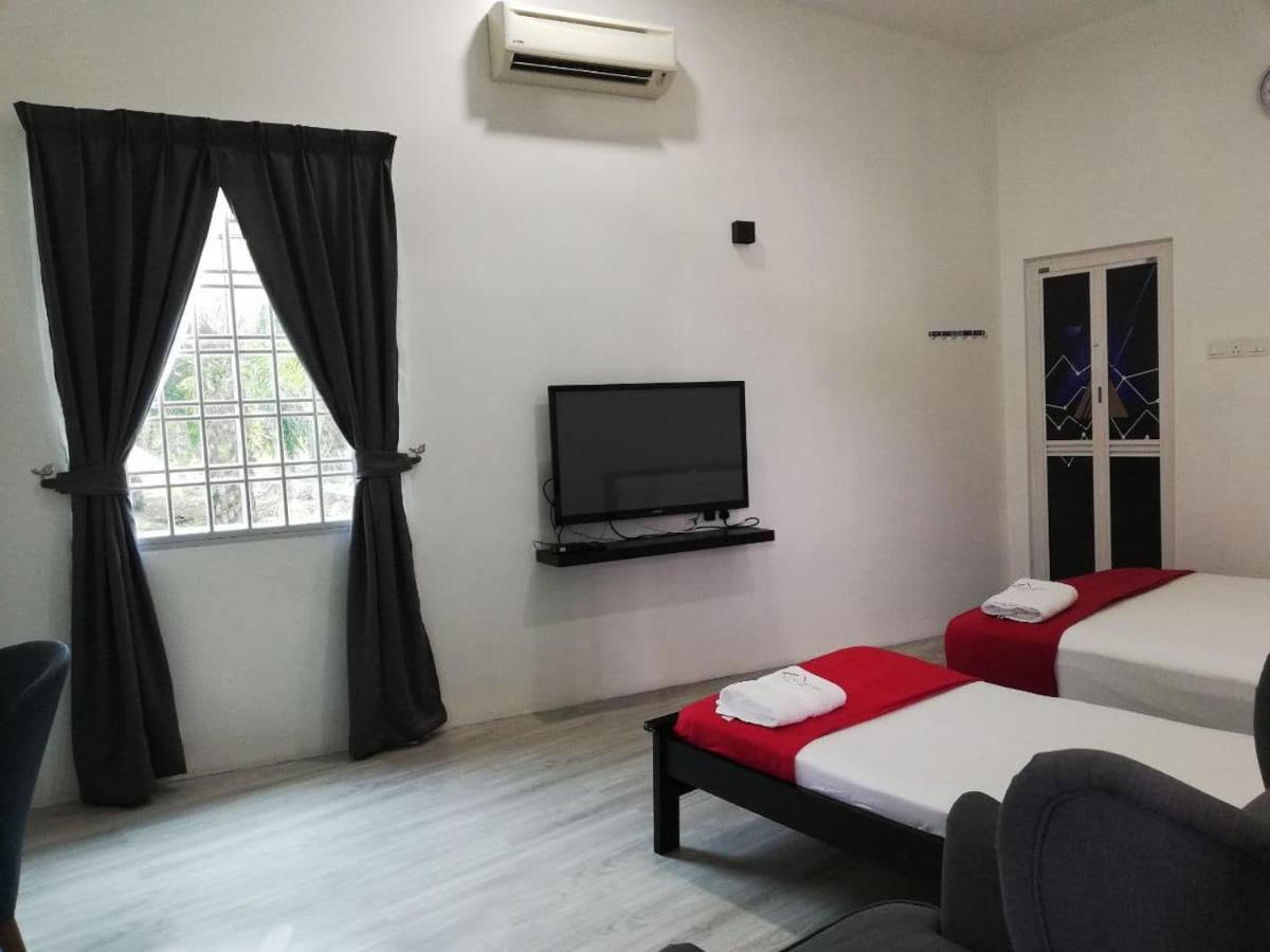 Roomstay Hj Esmon Parit Raja Uthm מראה חיצוני תמונה