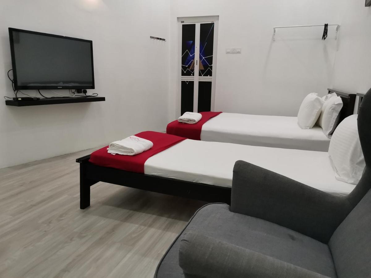 Roomstay Hj Esmon Parit Raja Uthm מראה חיצוני תמונה